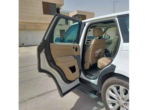 Car image 13