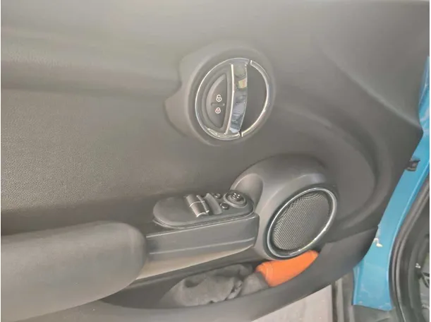 Car image 35