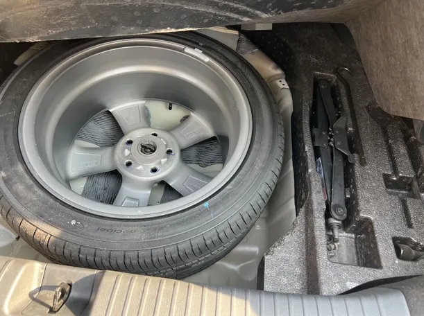 Car image 28