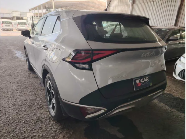Car image 7