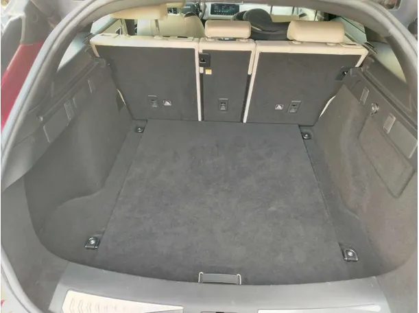Car image 32