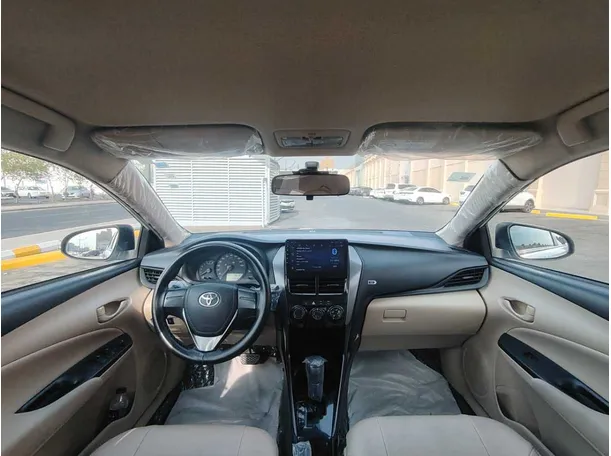 Car image 17