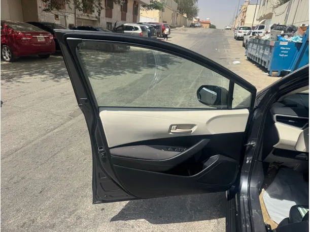 Car image 10