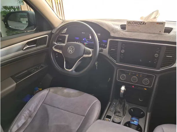 Car image 18