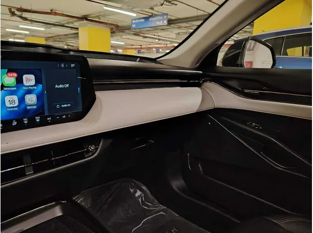 Car image 28