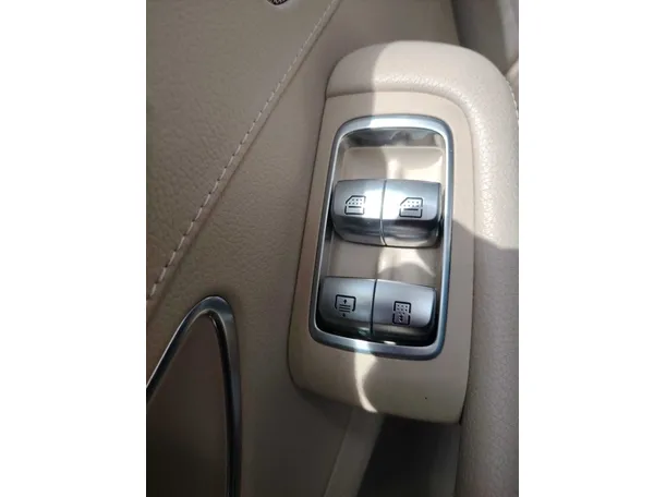 Car image 35