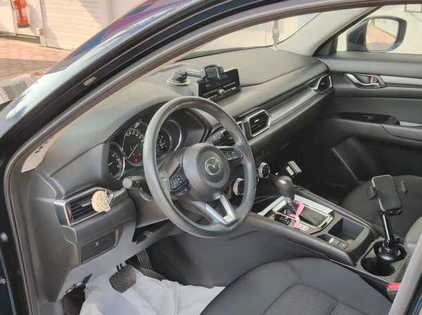 Car image 12