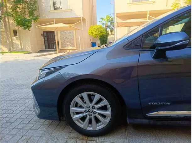Car image 9