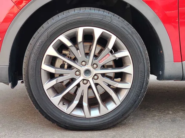 Car image 9