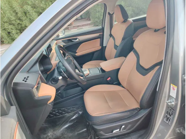 Car image 11