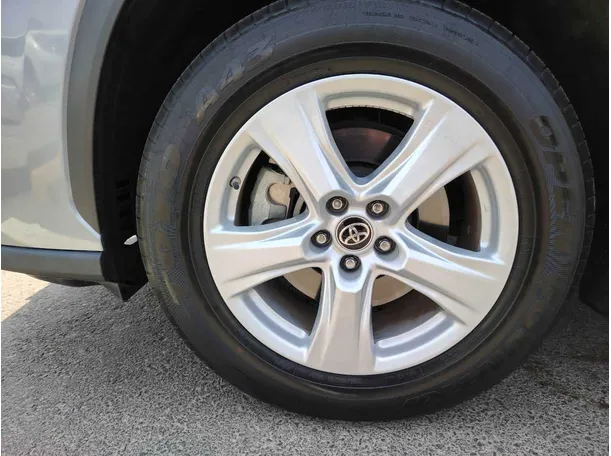 Car image 9