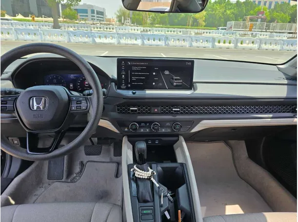 Car image 15