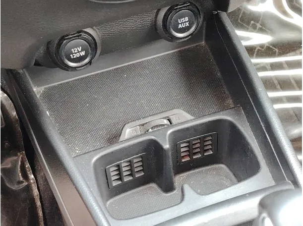 Car image 27