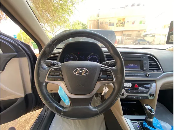 Car image 16