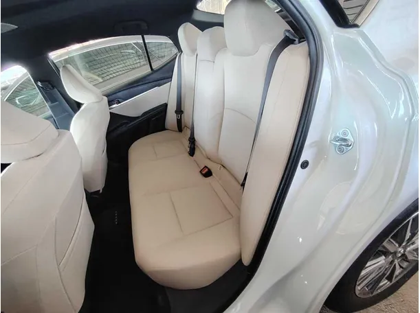 Car image 19