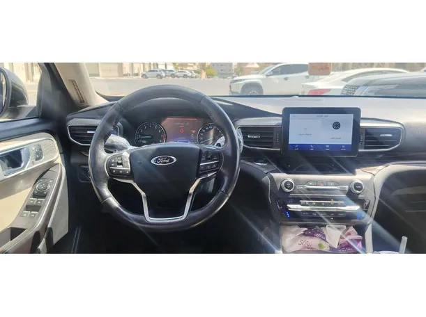 Car image 19