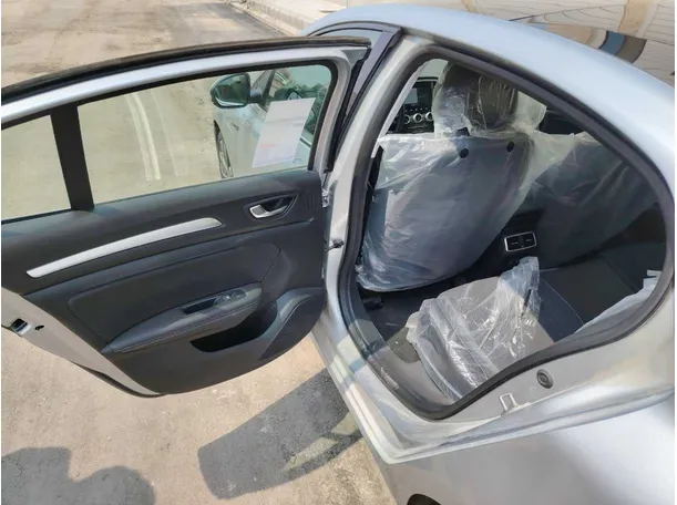 Car image 16