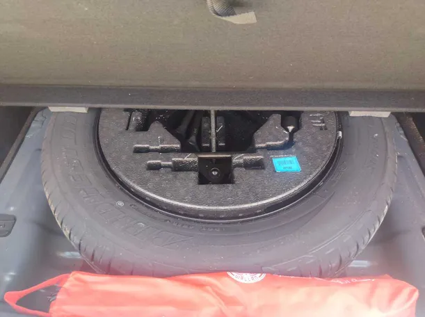 Car image 29