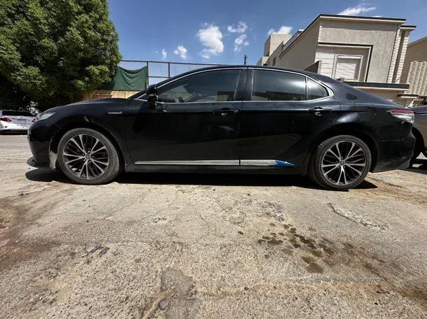 Car image 8