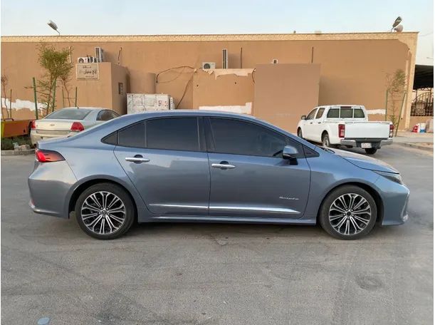 Car image 4
