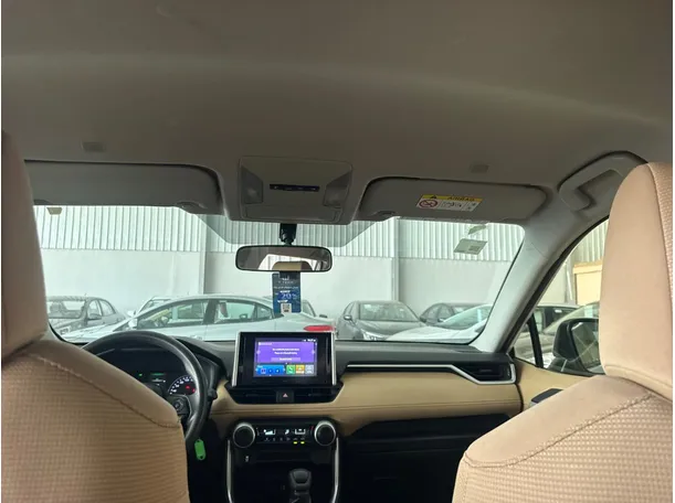 Car image 18