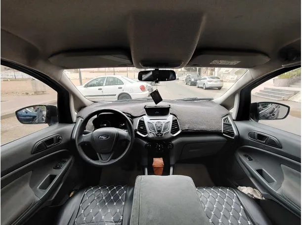 Car image 17
