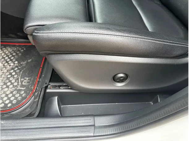 Car image 29