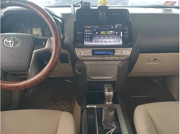 Car image 17
