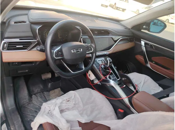 Car image 12