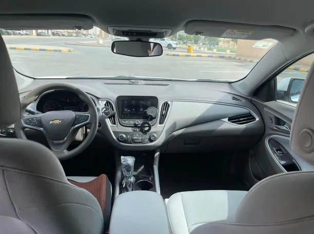 Car image 17