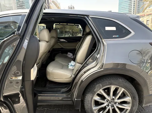 Car image 15