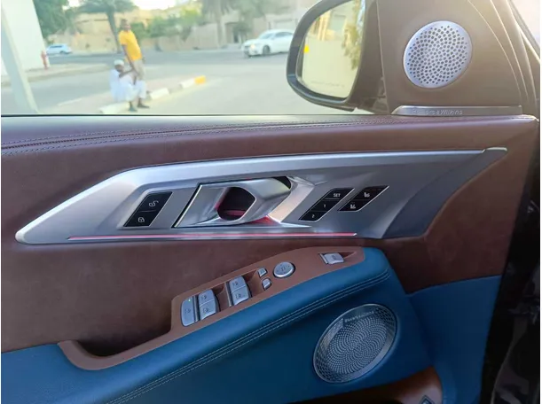 Car image 32