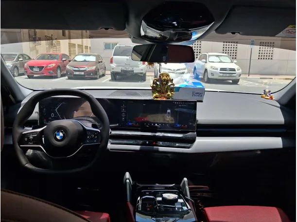 Car image 14