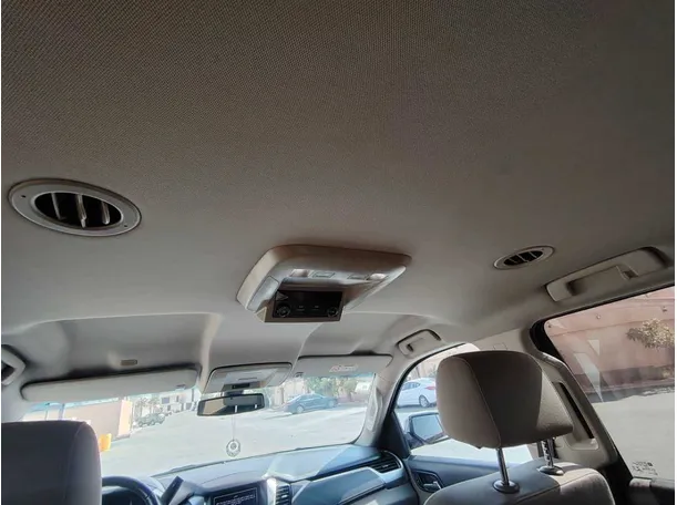 Car image 30