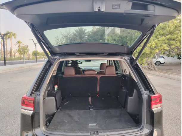 Car image 25