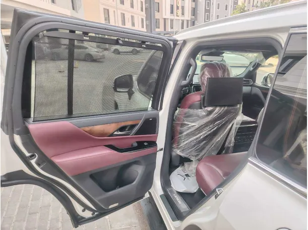 Car image 18