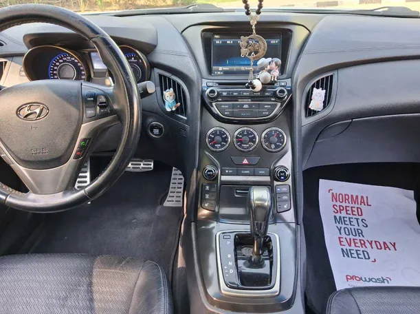 Car image 18