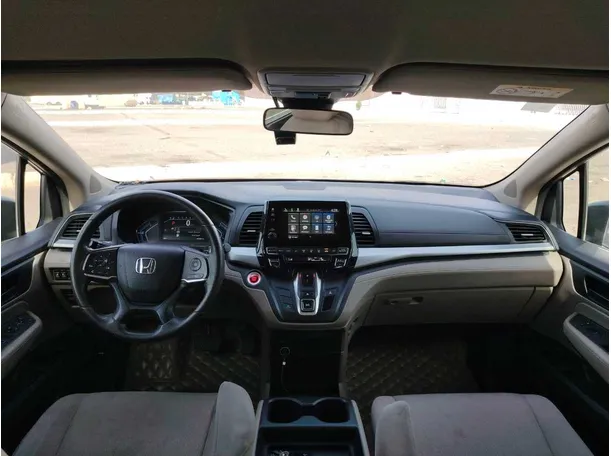 Car image 17