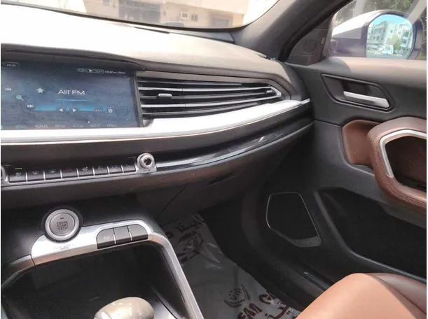 Car image 25