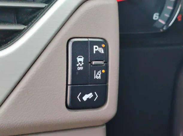 Car image 30