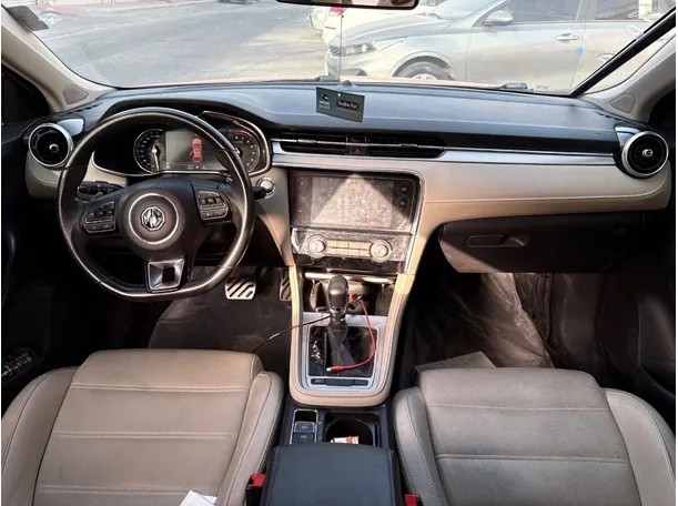 Car image 18