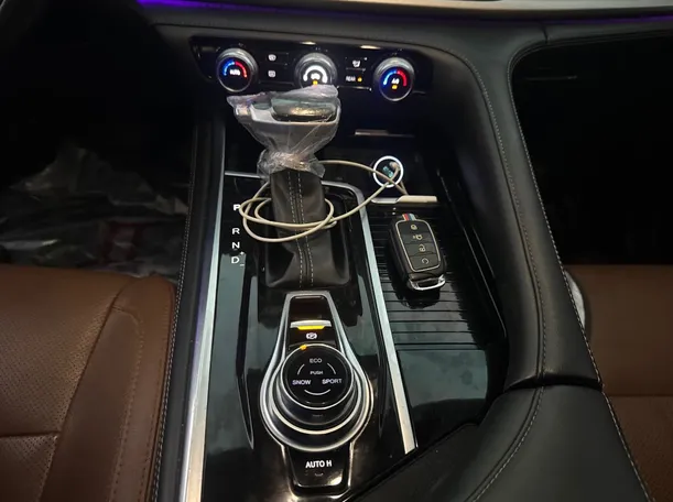 Car image 14