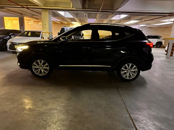 Car image 8