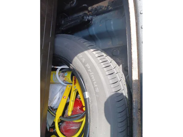 Car image 25