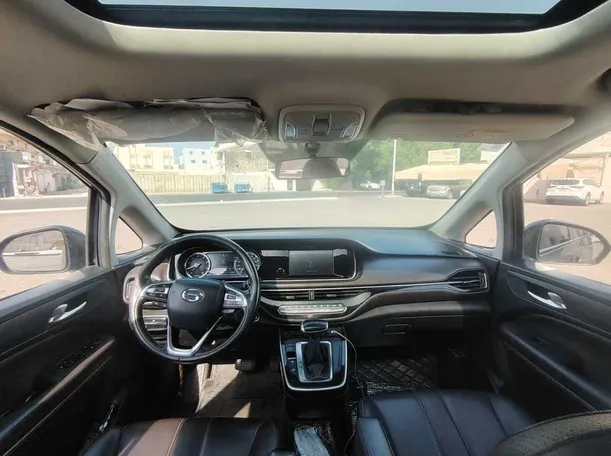 Car image 18