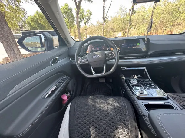 Car image 16