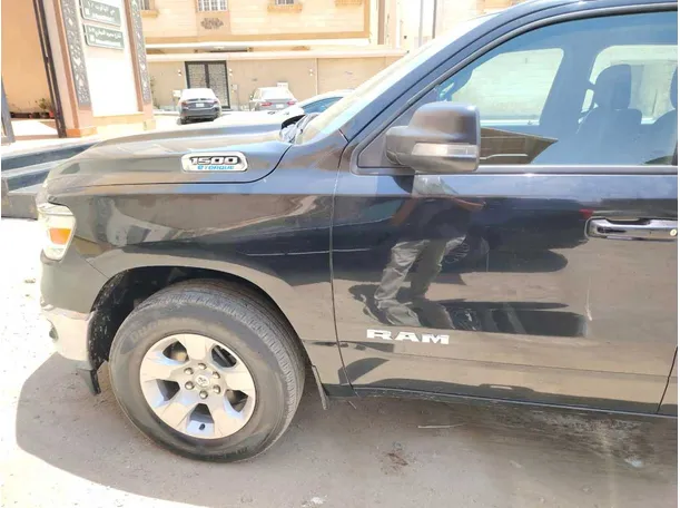 Car image 9