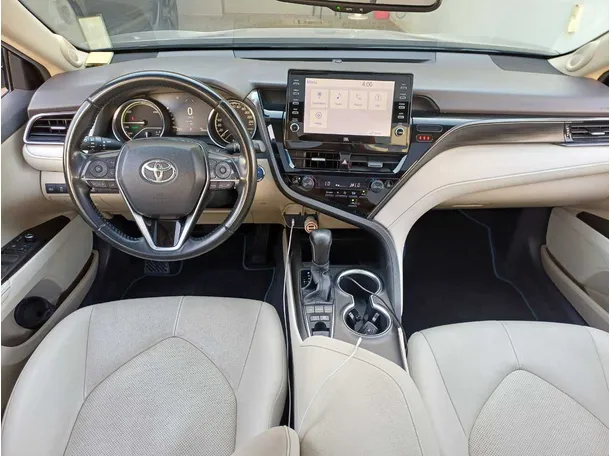 Car image 16