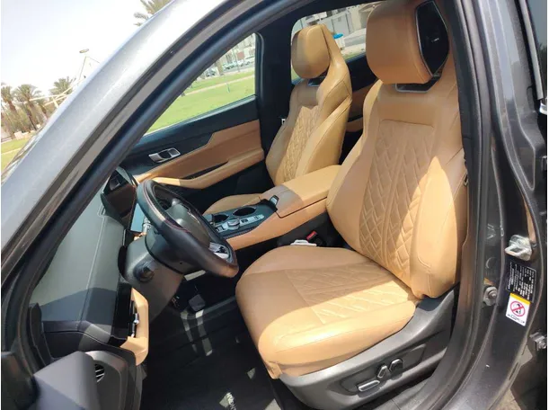 Car image 13