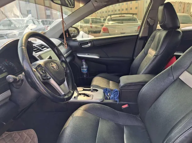 Car image 12